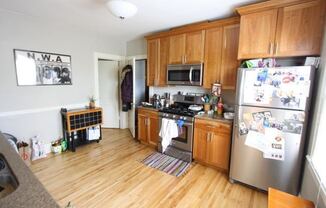 3 beds, 1 bath, 1,200 sqft, $1,750, Unit 384