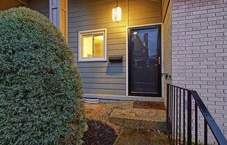 Awesome cozy, and quiet 2BA/1BE Condo Located in the heart of Green Hills.