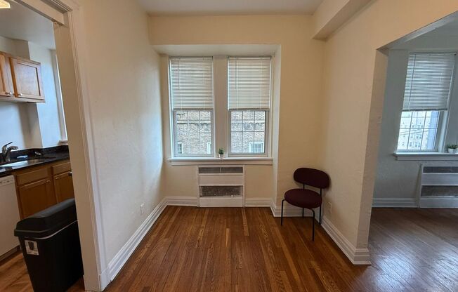 2 beds, 2 baths, 1,303 sqft, $3,000, Unit New King Edward  402