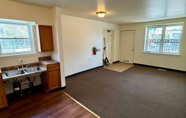 2 beds, 1 bath, 730 sqft, $950, Unit 800A