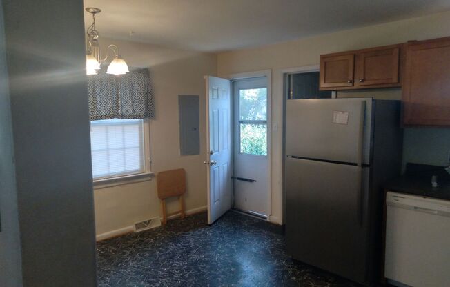 3 beds, 1 bath, $1,580