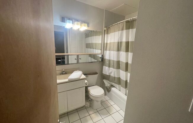 2 beds, 1 bath, $1,425, Unit 107