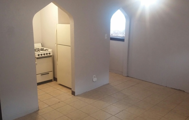 Studio, 1 bath, 400 sqft, $550, Unit 1