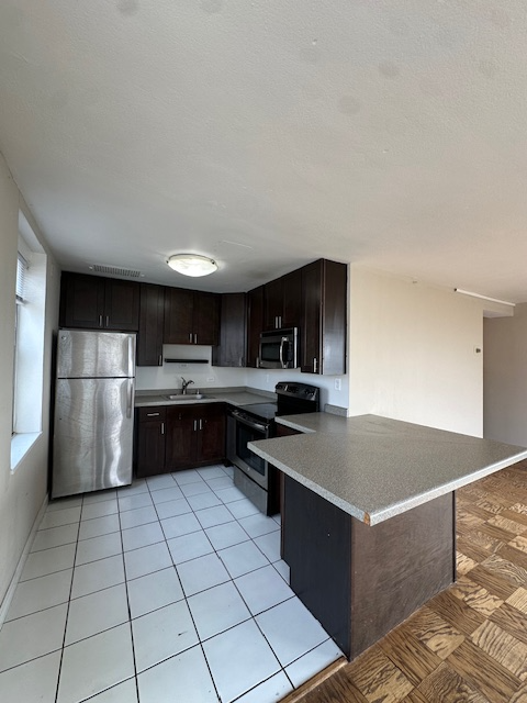 1121 N WAVERLY PL