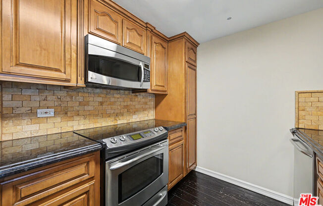 2 beds, 2 baths, 1,088 sqft, $4,800, Unit 510