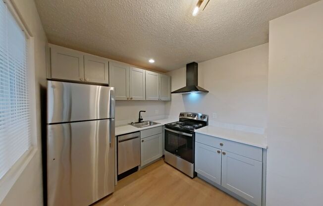 2 beds, 1 bath, 647 sqft, $1,600, Unit 20B