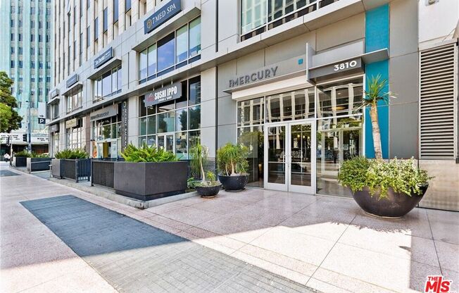 2 beds, 2 baths, $3,300, Unit 1008