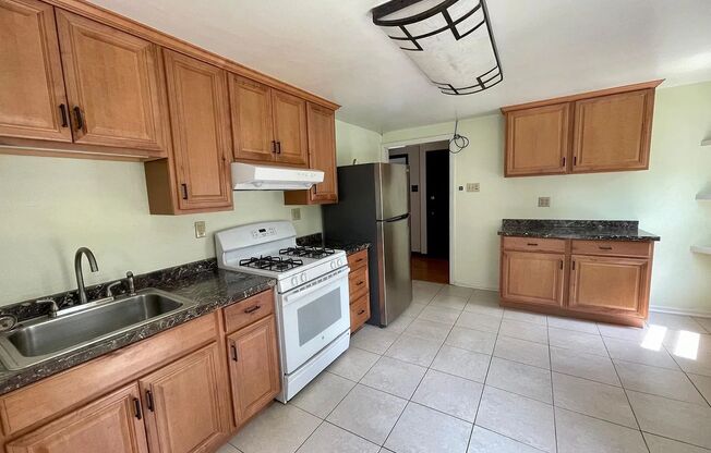 Updated 2 bed 1 bath apartment!