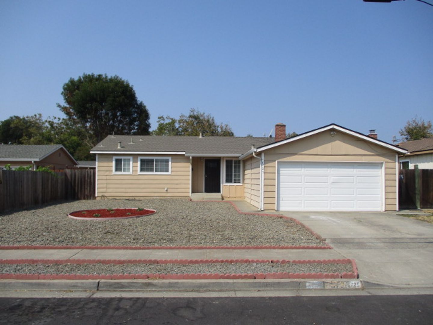 Newark Home is in perfect area for commuting, & near everything!