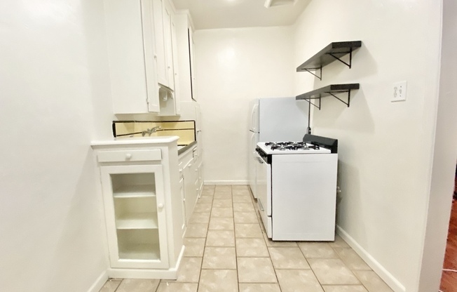 608 S Dunsmuir Ave