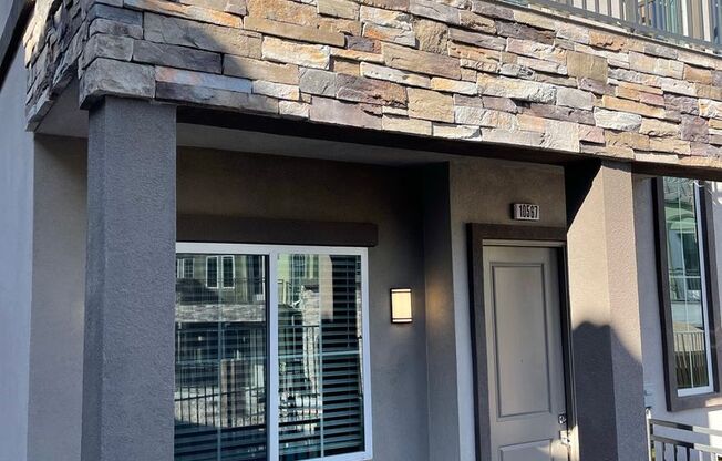 Beautiful Townhome in Providence Gated Community! Available 7/18/2025!