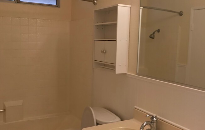 2 beds, 1 bath, $1,700