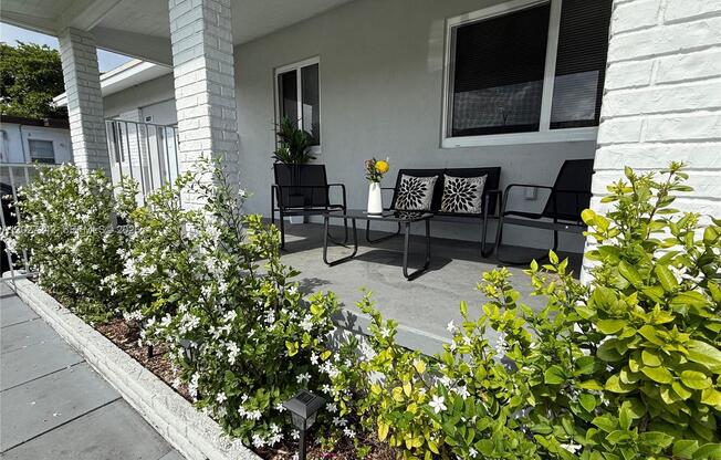 6825 NW 5 CT
