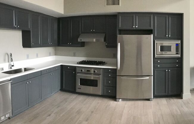 2 beds, 2.5 baths, 2,798 sqft, $5,300, Unit 6848