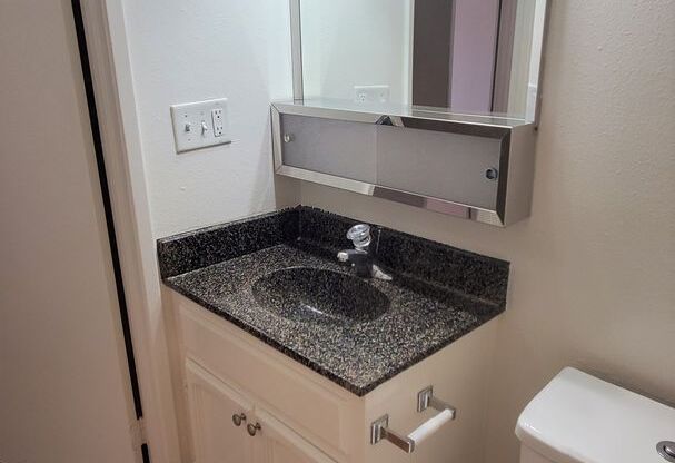 1 bed, 1 bath, 640 sqft, $1,950, Unit 1461 - O