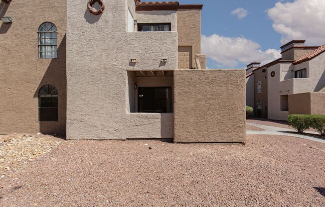 2 bedroom in gated community with pool/spa for only $1100!