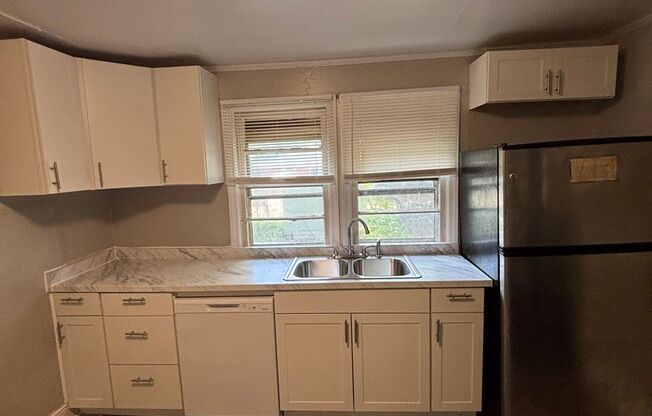 Spacious 2 Bed House - Waiting for you to Call HOME! DEPOSIT-FREE Renting option thru OBLIGO! Deposit Alternative available.