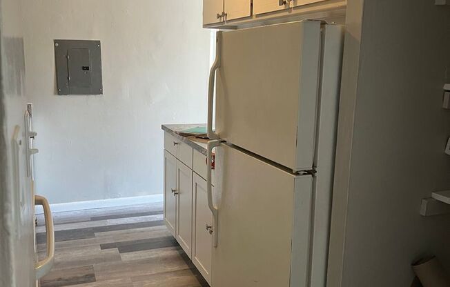2 beds, 1 bath, $990, Unit 202
