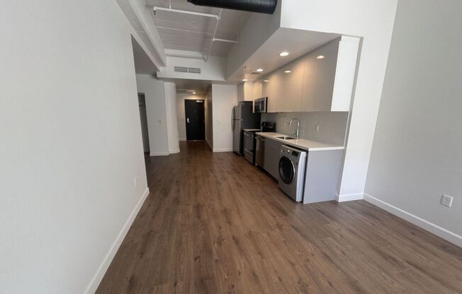 Studio, 1 bath, 545 sqft, $1,950, Unit 415