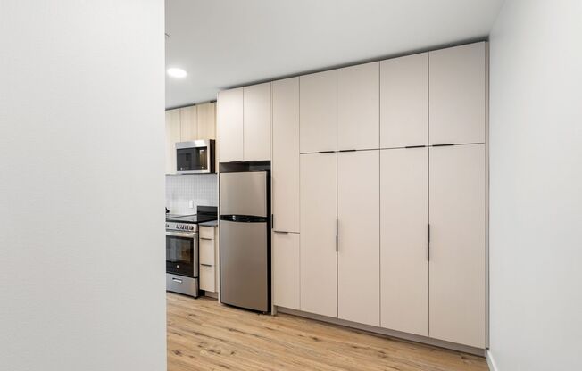 Studio, 1 bath, 304 sqft, $1,667, Unit 415