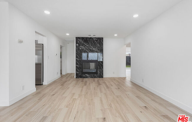1613 1615 W 209 ST