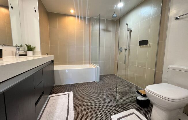 4 beds, 3 baths, 1,400 sqft, $1,650, Unit 201 - Grand Master Room - 4