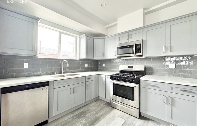 158 N Mariposa Ave