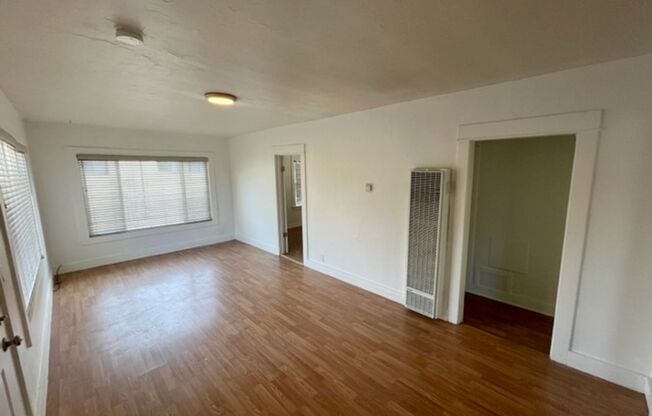 2-BR Upstairs Unit with Garage in Heart of Long Beach