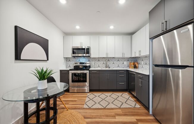 Studio, 1 bath, 529 sqft, $1,275, Unit 308