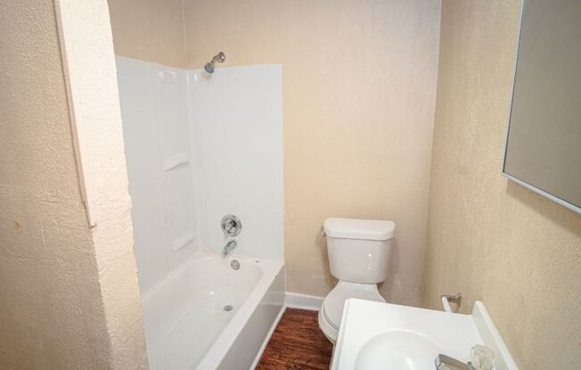 3 beds, 1 bath, $1,435