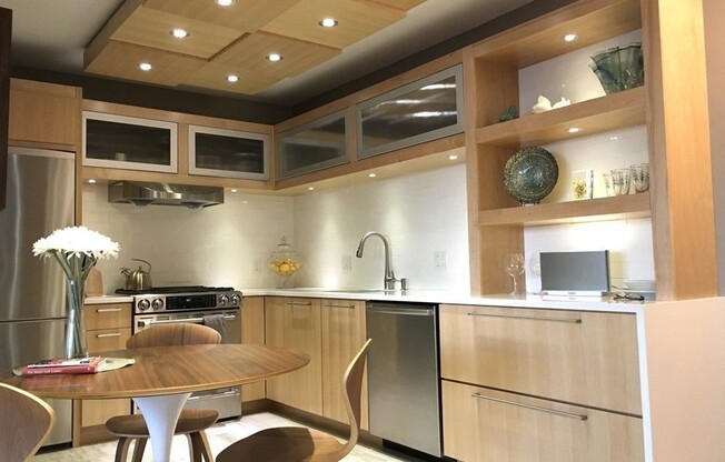 1 bed, 1 bath, 800 sqft, $3,500, Unit 29D