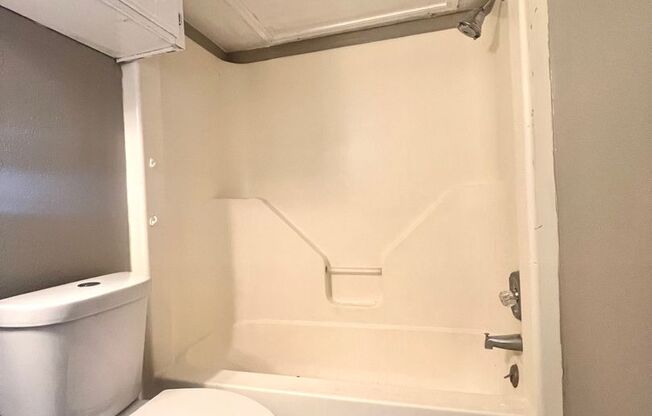 1 bed, 1 bath, $625, Unit 2525-A