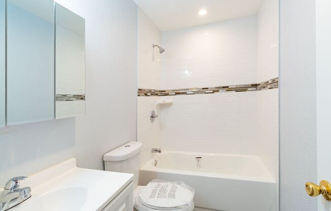 1 bed, 1 bath, $2,195, Unit Unit 5