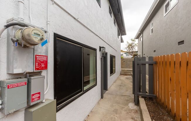 ***CONTEMPORARY COMPFORT ***COLLEGE AREA***STYLISH STUDIO***HURRY WON'T LAST LONG***