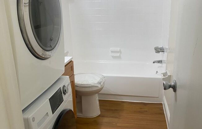 2 beds, 1 bath, 863 sqft, $1,900, Unit 5335 #3