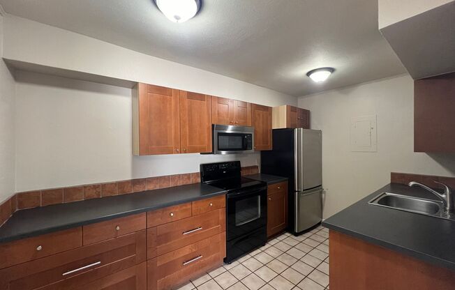 1 bed, 1 bath, 936 sqft, $1,200