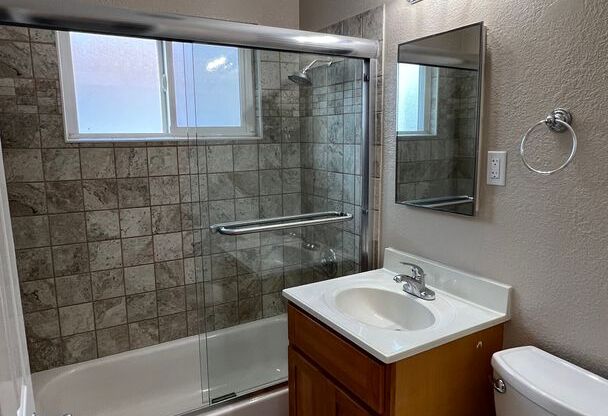 2 beds, 1 bath, $2,200