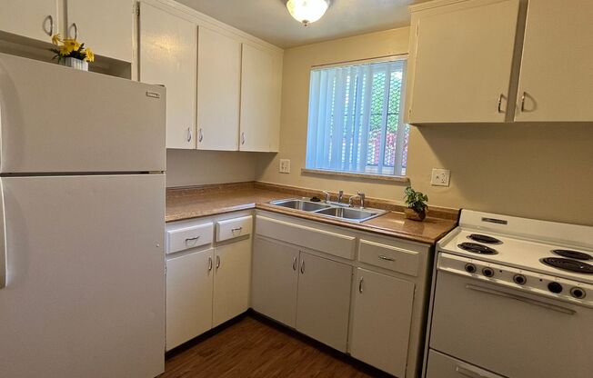 1 bed, 1 bath, 649 sqft, $1,150, Unit 14