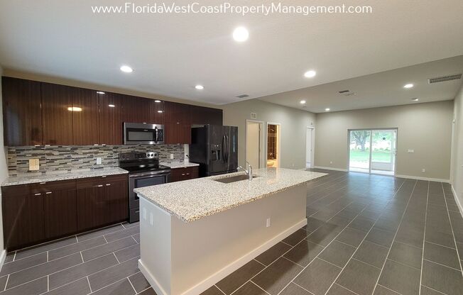 SLEEK -MODERN 3 BEDROOM/2 BATH WITH SUPER SARASOTA LOCATION!