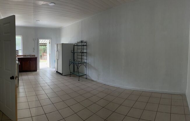 Studio, 1 bath, 400 sqft, $1,400