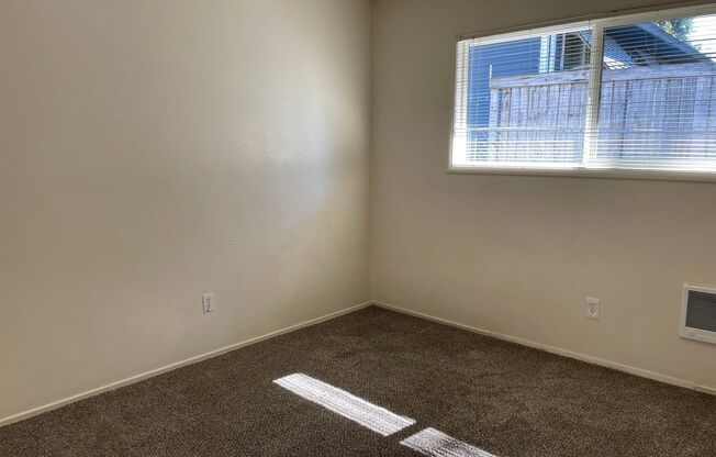 2 beds, 1 bath, 925 sqft, $1,470, Unit 2