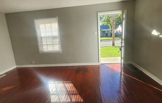 2 beds, 1 bath, $899