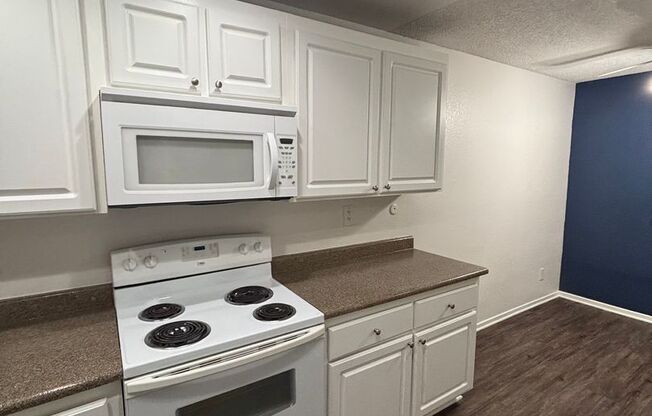 1 bed, 1 bath, 750 sqft, $2,340, Unit 1611