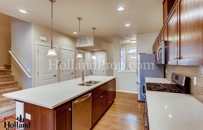 ** PRICE DROPPED ** Stylish 3-Bed, 2.5-Bath Gem in Prime Hillsboro – Your Dream Home Awaits!