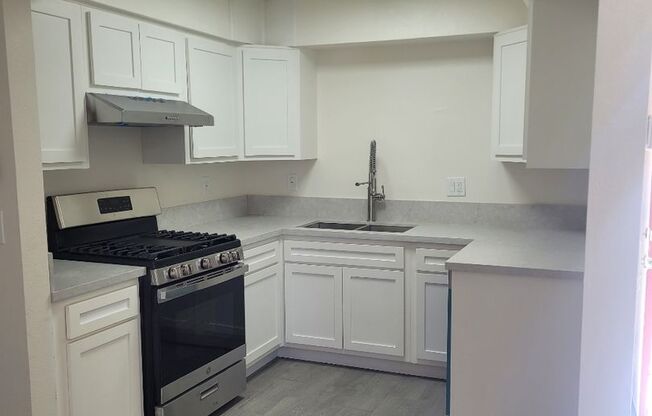 2 beds, 1 bath, 960 sqft, $2,350, Unit 04