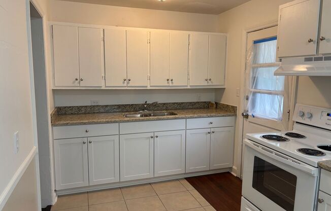 3 BEDROOM, 1 BATH, 900 SQ FT, GAS HEAT, WINDOW AC