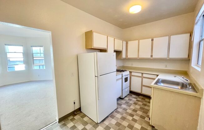 Studio, 1 bath, $1,795, Unit 700 Laguna Street, #108