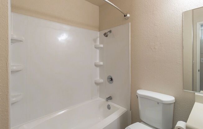 2 beds, 1 bath, $1,575, Unit 24