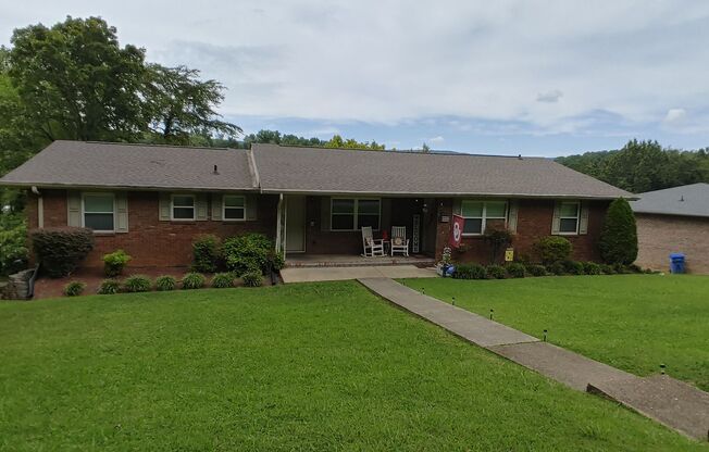 Duplex WITH GARAGE in Hixson!