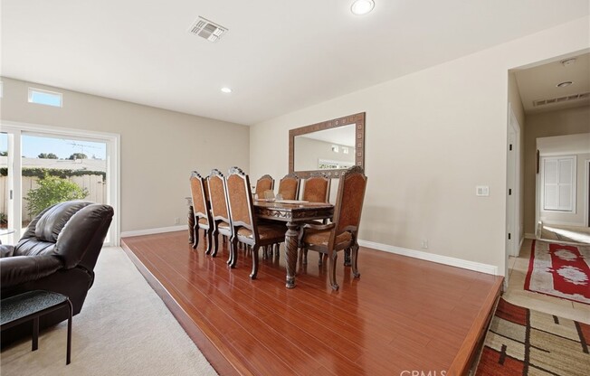 5 beds, 3.5 baths, 2,914 sqft, $5,500
